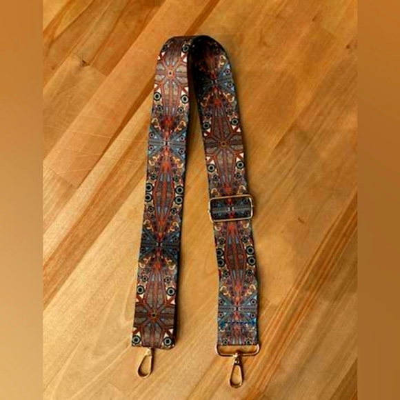 Wide Strap Bucket Crossbody - Picture 5 of 5